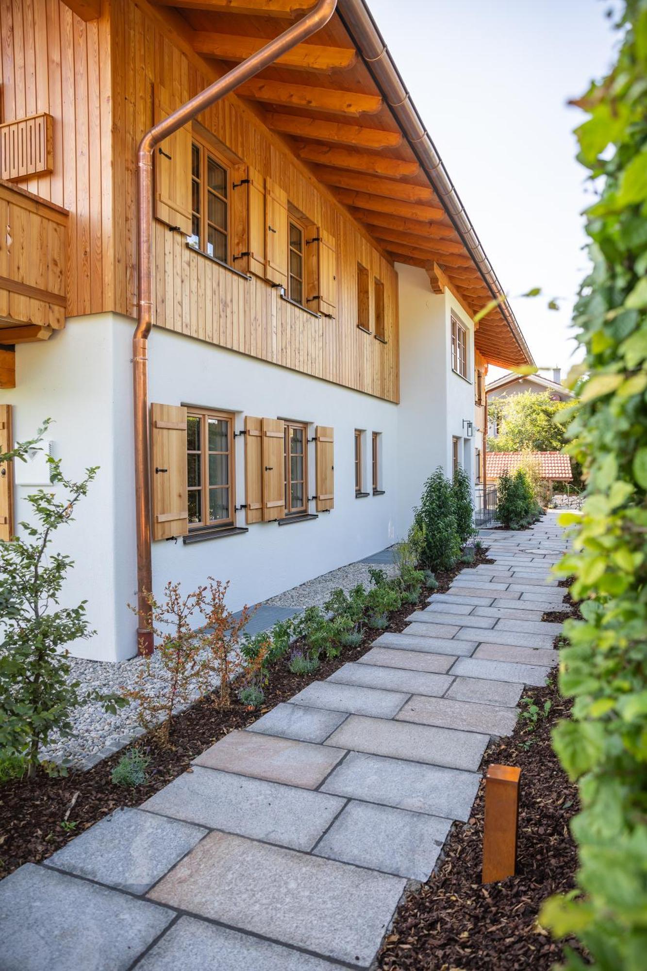 Graf Chiemo Suites - Direkt Am Chiemsee Mit Separatem Seezugang Chieming Exterior foto