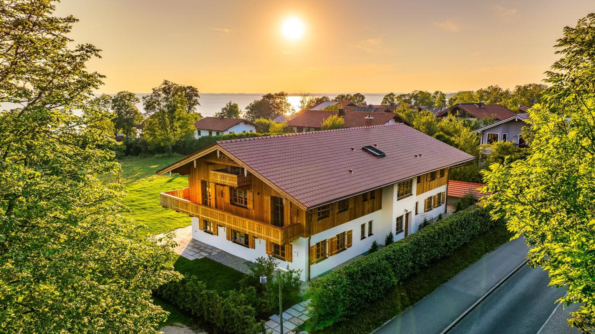 Graf Chiemo Suites - Direkt Am Chiemsee Mit Separatem Seezugang Chieming Exterior foto