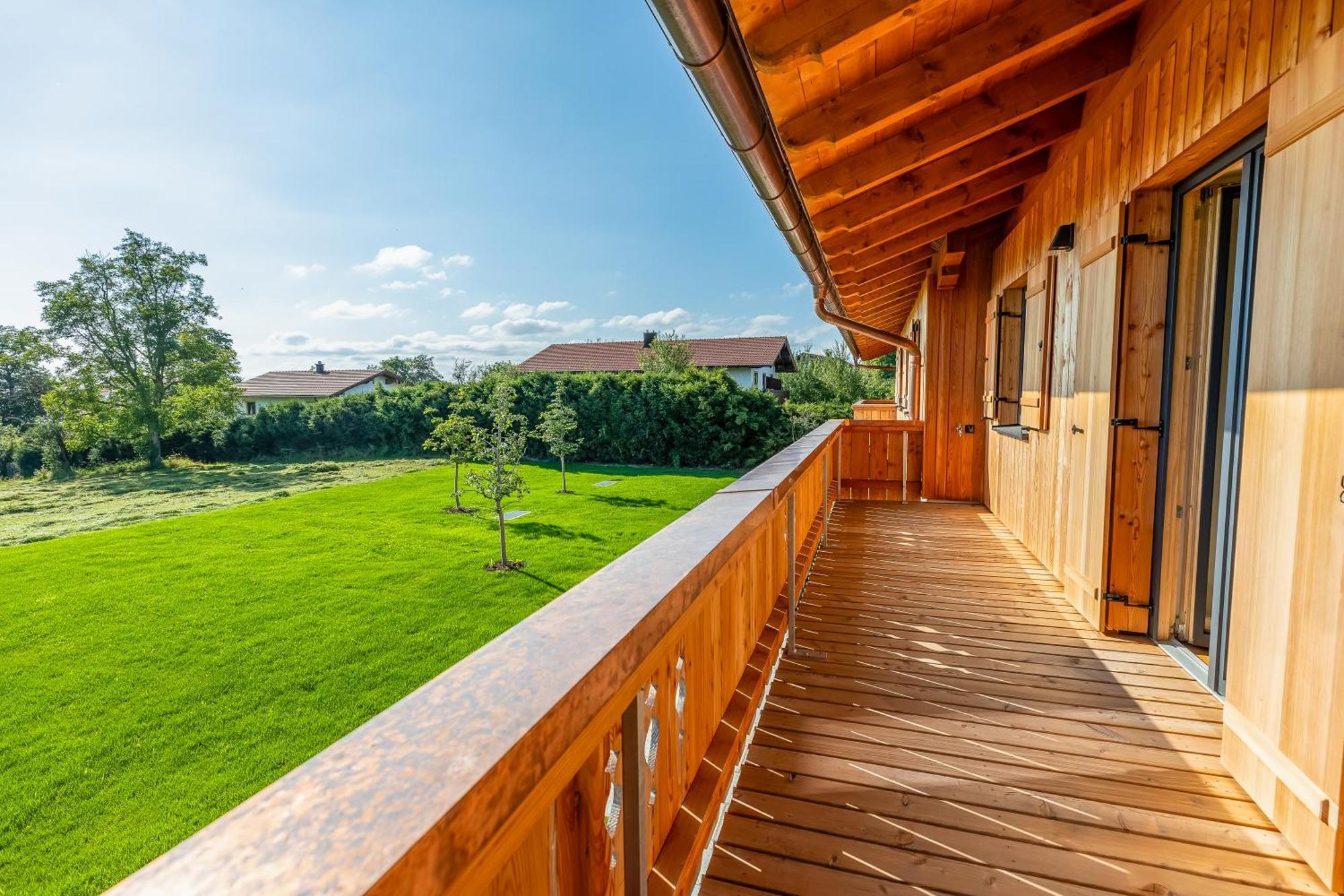 Graf Chiemo Suites - Direkt Am Chiemsee Mit Separatem Seezugang Chieming Exterior foto