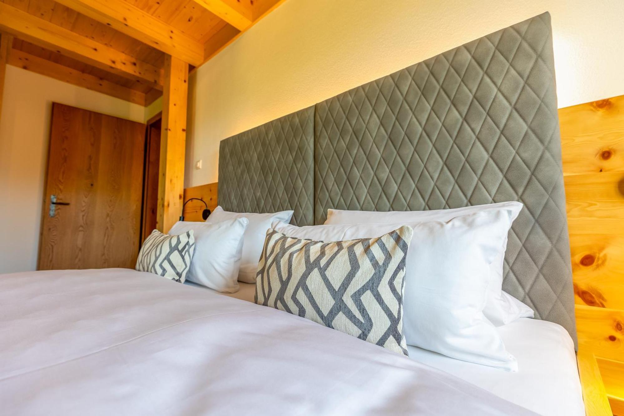 Graf Chiemo Suites - Direkt Am Chiemsee Mit Separatem Seezugang Chieming Exterior foto