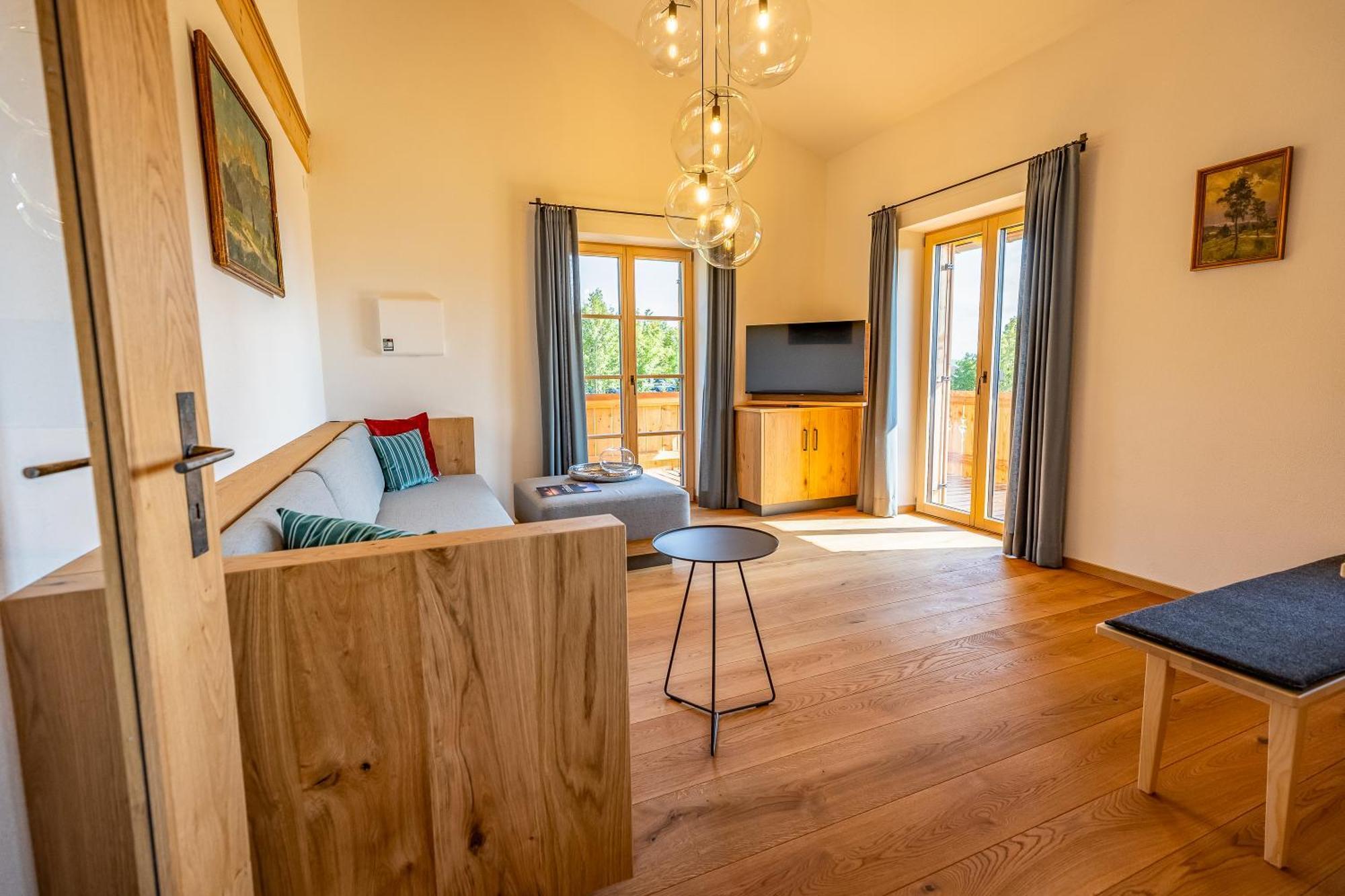 Graf Chiemo Suites - Direkt Am Chiemsee Mit Separatem Seezugang Chieming Exterior foto