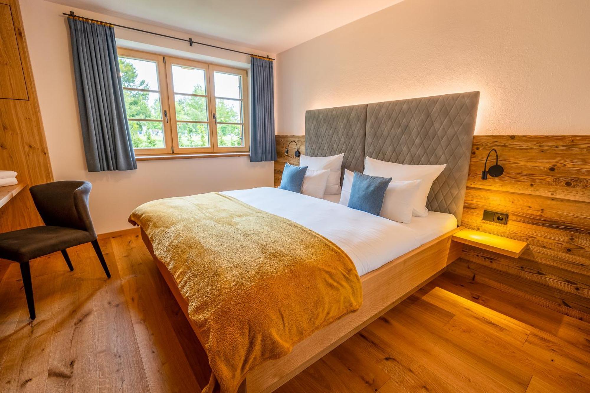 Graf Chiemo Suites - Direkt Am Chiemsee Mit Separatem Seezugang Chieming Exterior foto