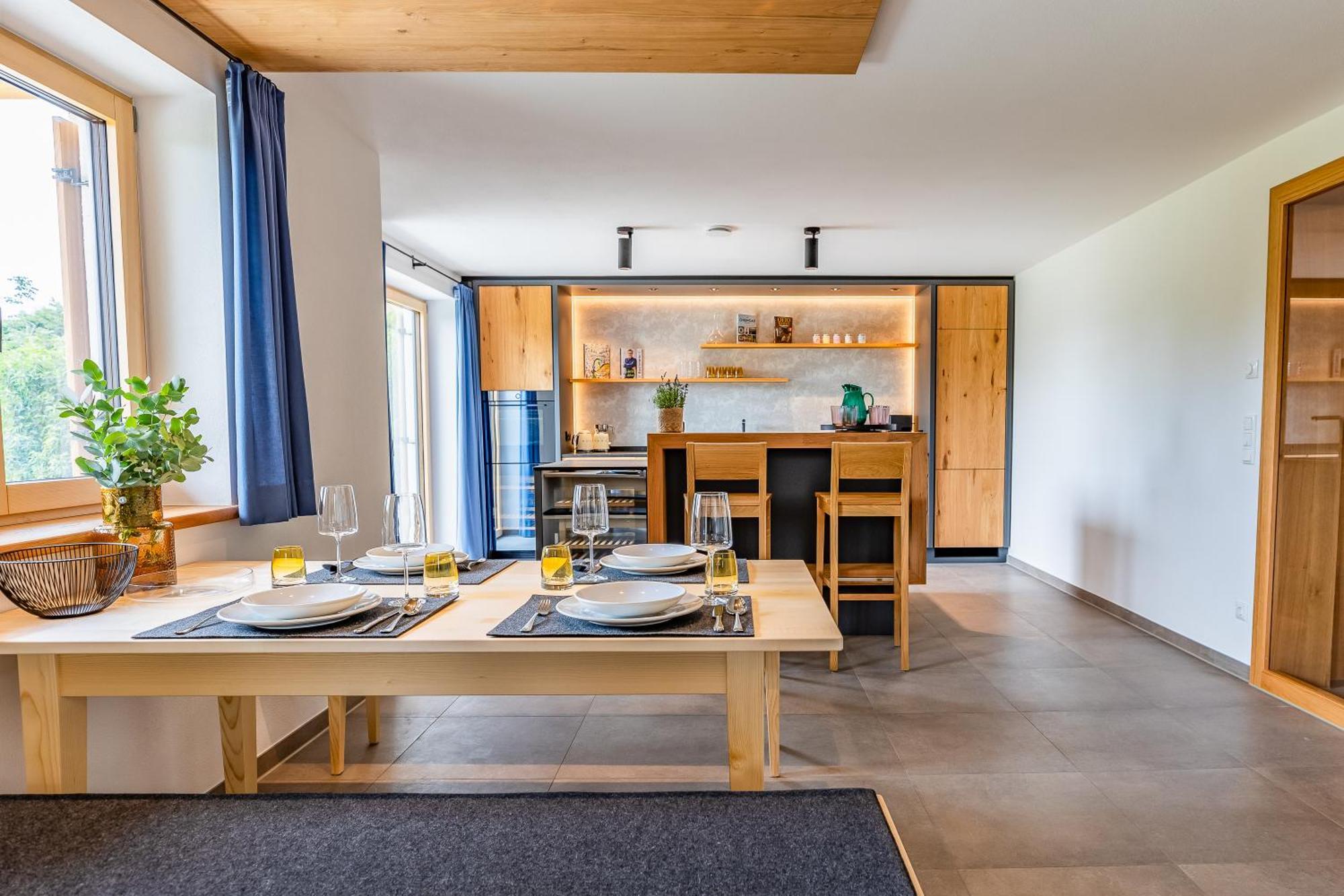 Graf Chiemo Suites - Direkt Am Chiemsee Mit Separatem Seezugang Chieming Exterior foto